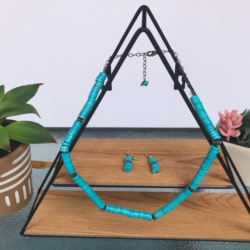 Turquoise necklace and earrings set.